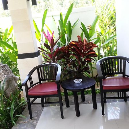 Kelapa Lovina Beach Villa Exterior photo