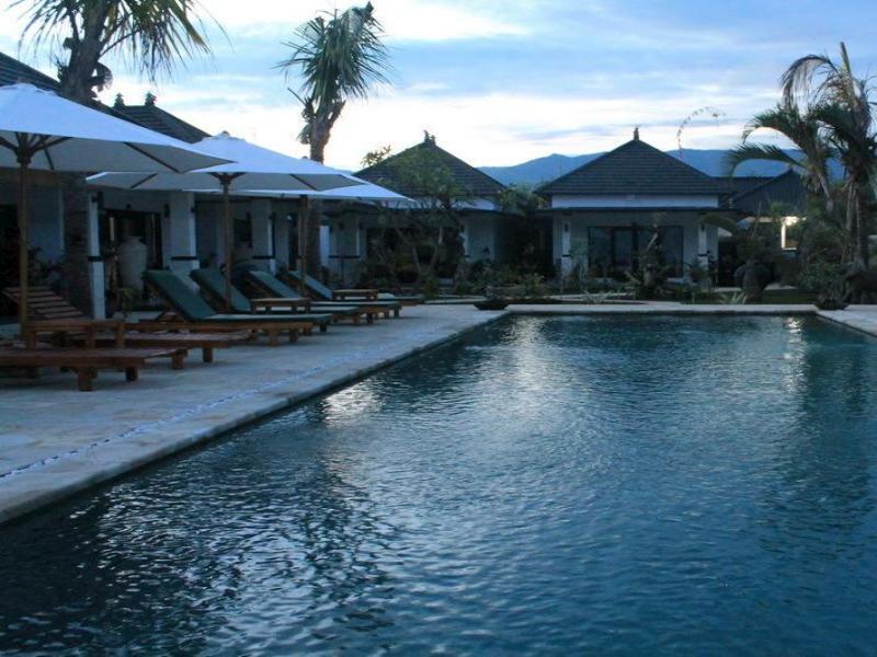 Kelapa Lovina Beach Villa Exterior photo