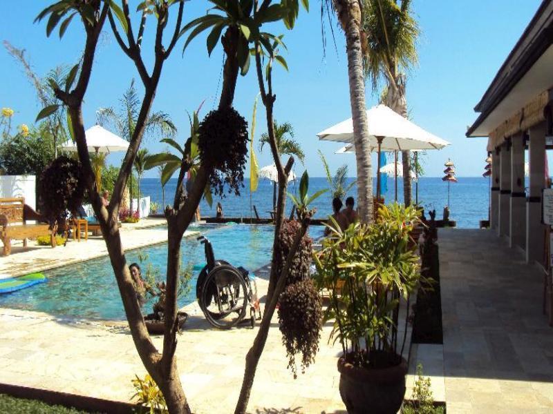 Kelapa Lovina Beach Villa Exterior photo
