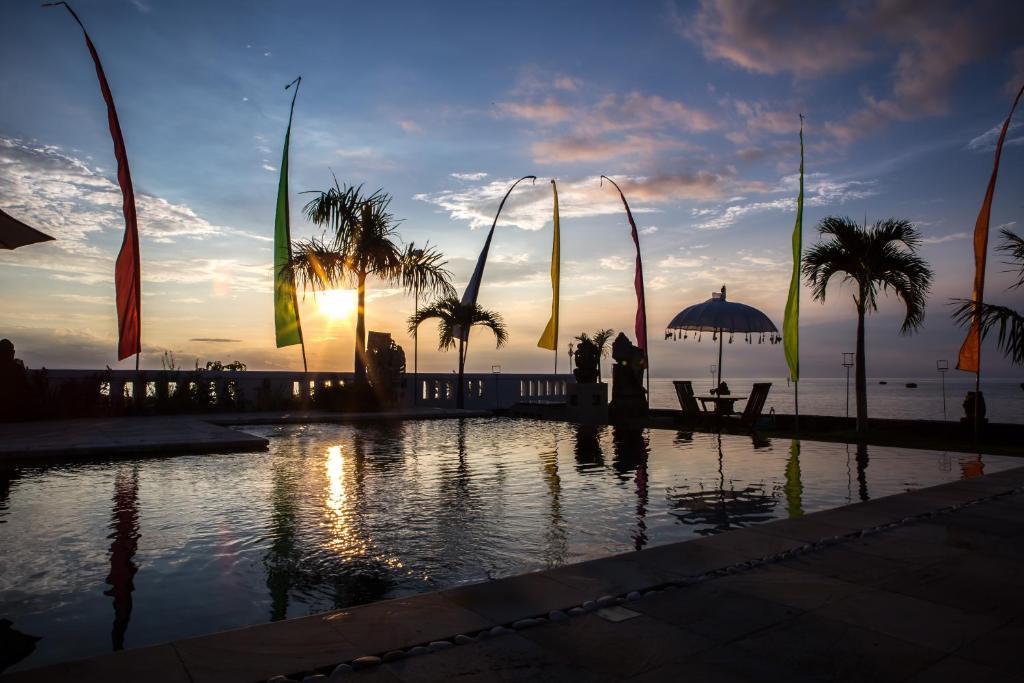 Kelapa Lovina Beach Villa Exterior photo