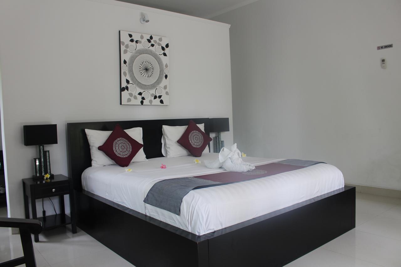 Kelapa Lovina Beach Villa Exterior photo