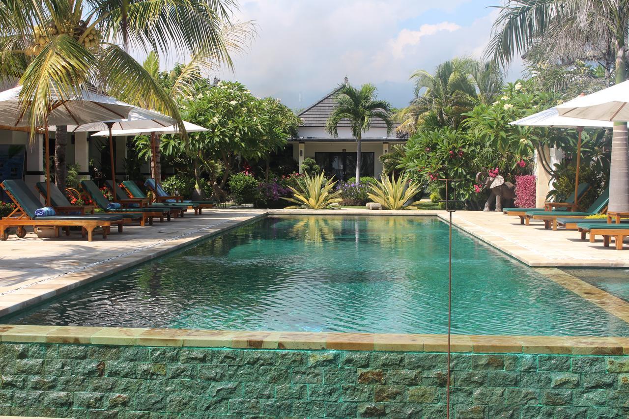 Kelapa Lovina Beach Villa Exterior photo